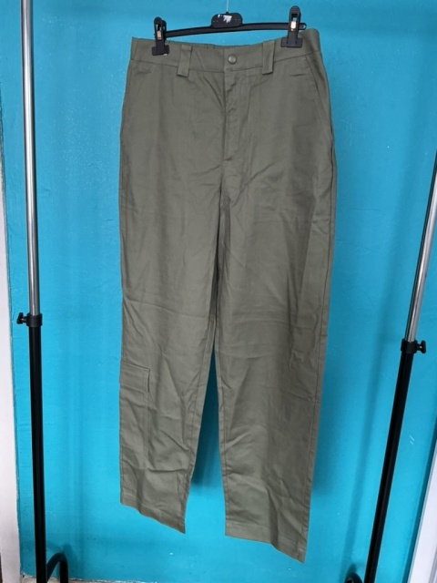 Spodnie damskie cargo khaki, widok z przodu
