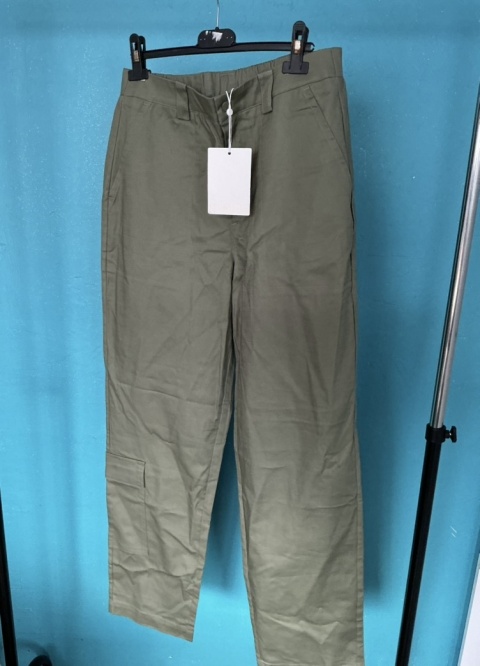 Spodnie damskie cargo khaki, widok całego fasonu