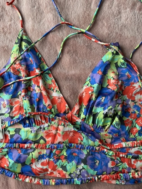 Top damski Only 2XL, zbliżenie na wzór i materiał