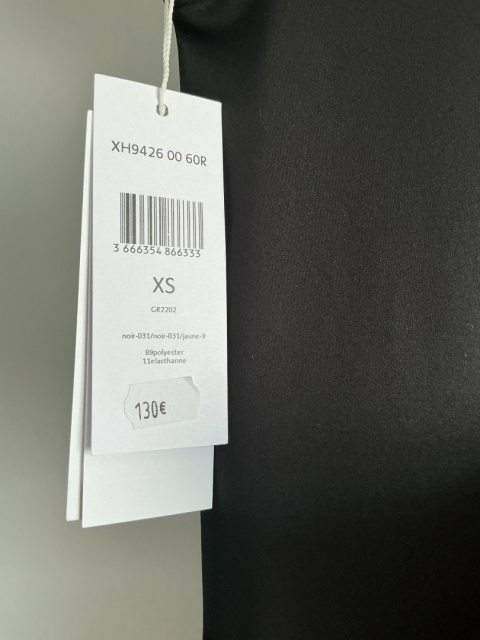 Legginsy Lacoste XS - metka z informacjami o produkcie